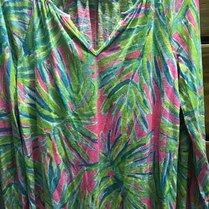 New with tags size small tiki pink linzy top.
